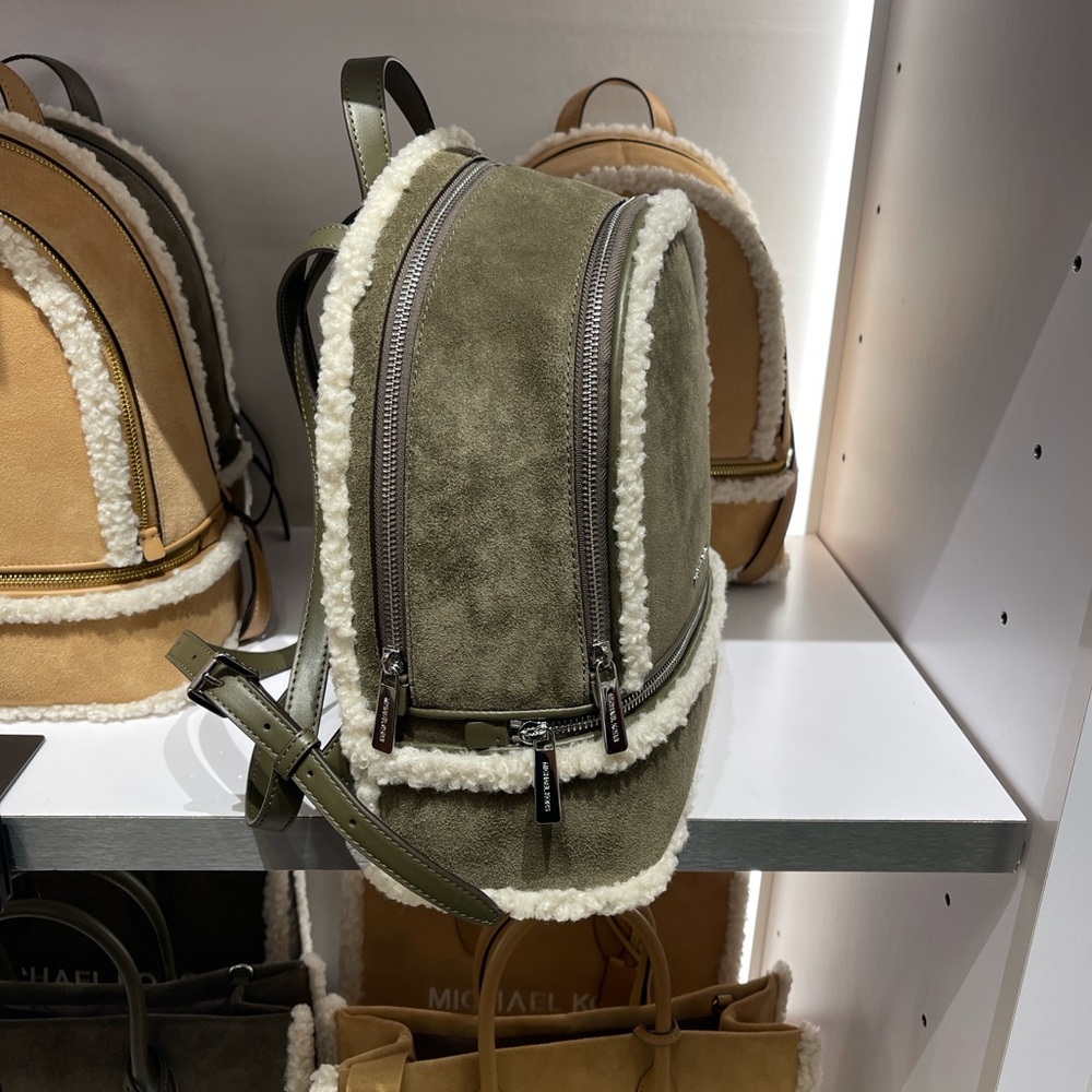 MICHAEL KORS Rhea Medium Suede and Faux Shearling Backpack
Olive
NWT - Picture 6 of 16
